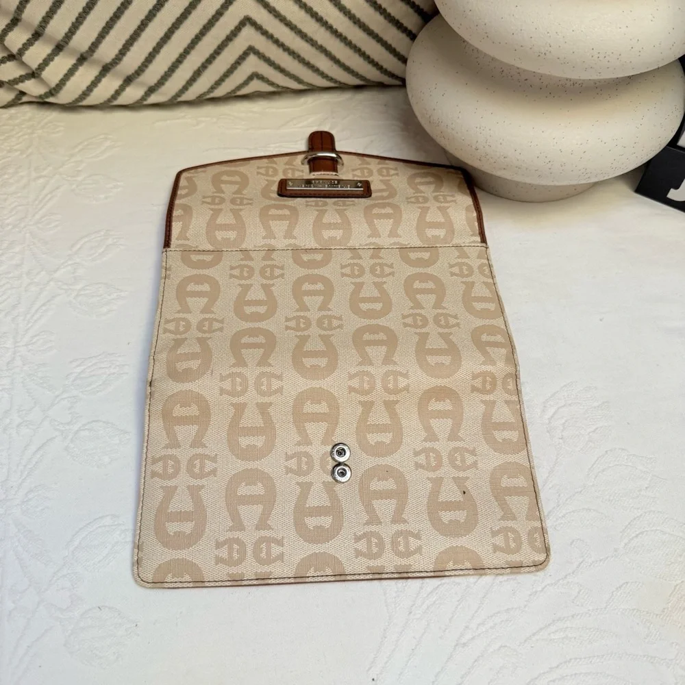 Etienne Aigner Cream and Brown Wallet Timeless Sophistication - Picture 3 of 7